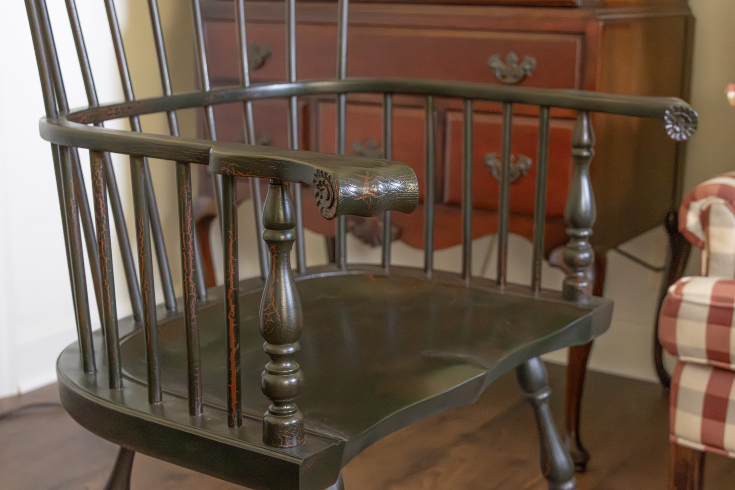 Black With Red Crackle, Philadelphia Combback, Chair